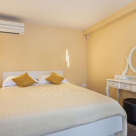 Villa Vita In Porec - Haus Fuer 6-8 Personen Kaštelir المظهر الخارجي الصورة
