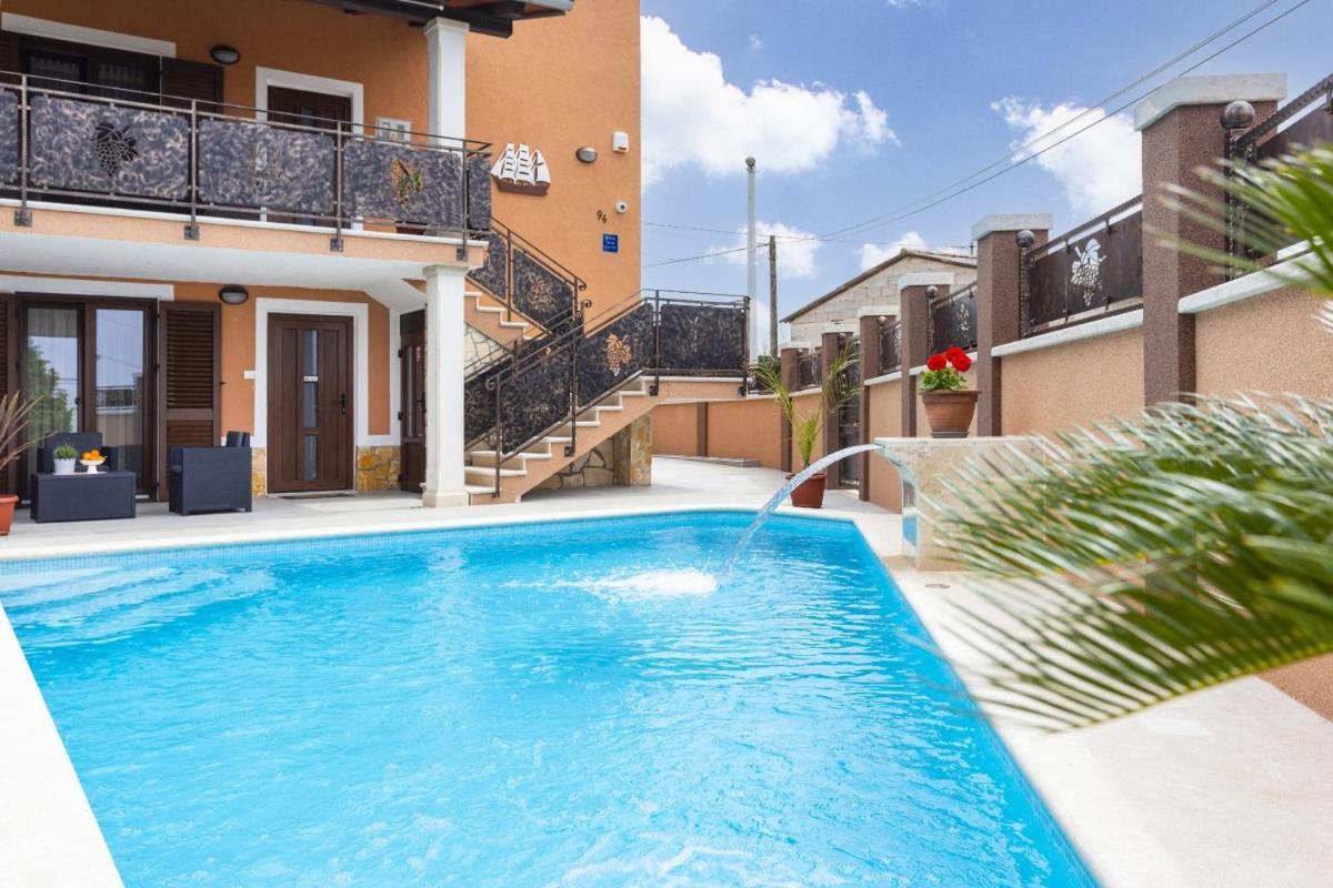Villa Vita In Porec - Haus Fuer 6-8 Personen Kaštelir المظهر الخارجي الصورة