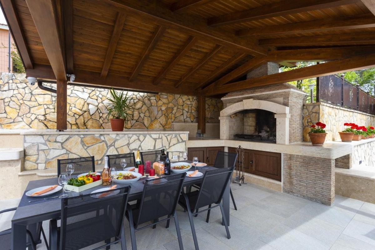 Villa Vita In Porec - Haus Fuer 6-8 Personen Kaštelir المظهر الخارجي الصورة