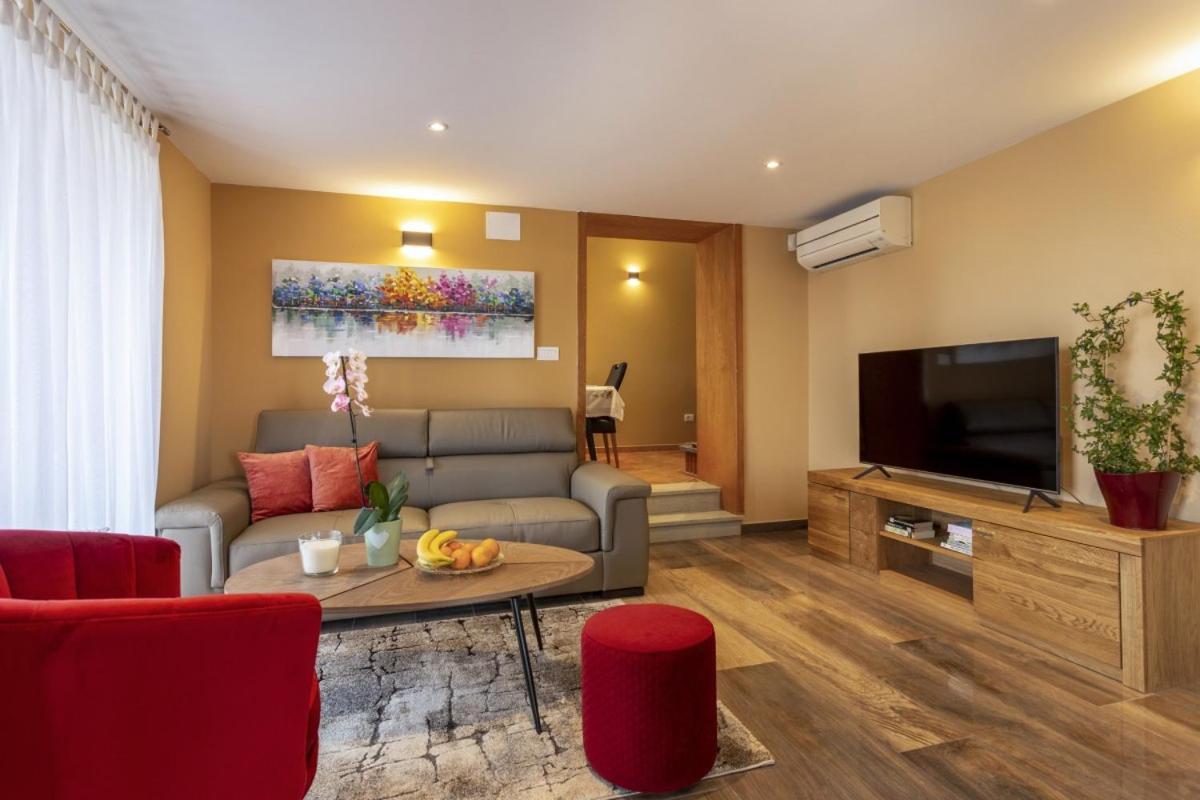 Villa Vita In Porec - Haus Fuer 6-8 Personen Kaštelir المظهر الخارجي الصورة