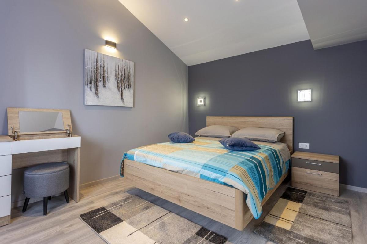 Villa Vita In Porec - Haus Fuer 6-8 Personen Kaštelir المظهر الخارجي الصورة