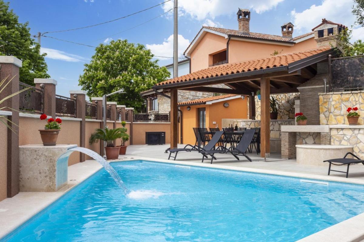 Villa Vita In Porec - Haus Fuer 6-8 Personen Kaštelir المظهر الخارجي الصورة