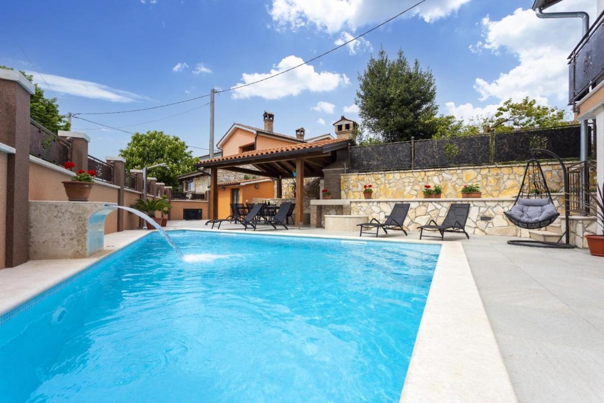 Villa Vita In Porec - Haus Fuer 6-8 Personen Kaštelir المظهر الخارجي الصورة