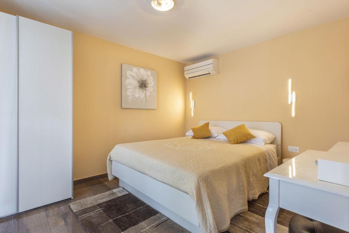 Villa Vita In Porec - Haus Fuer 6-8 Personen Kaštelir المظهر الخارجي الصورة