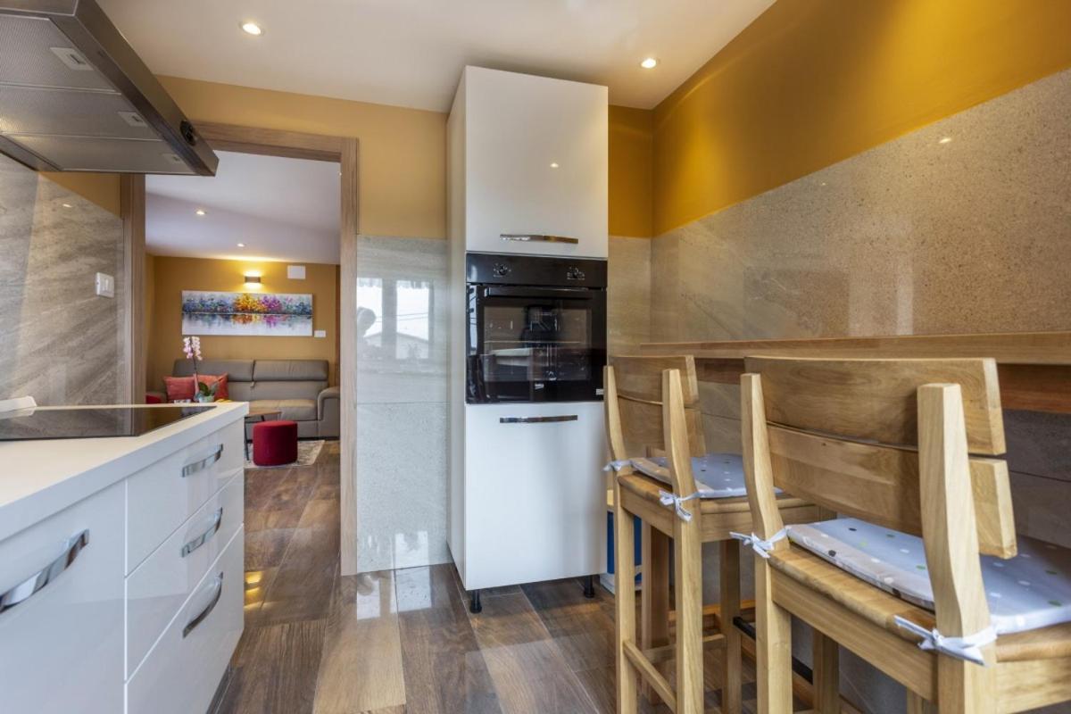 Villa Vita In Porec - Haus Fuer 6-8 Personen Kaštelir المظهر الخارجي الصورة