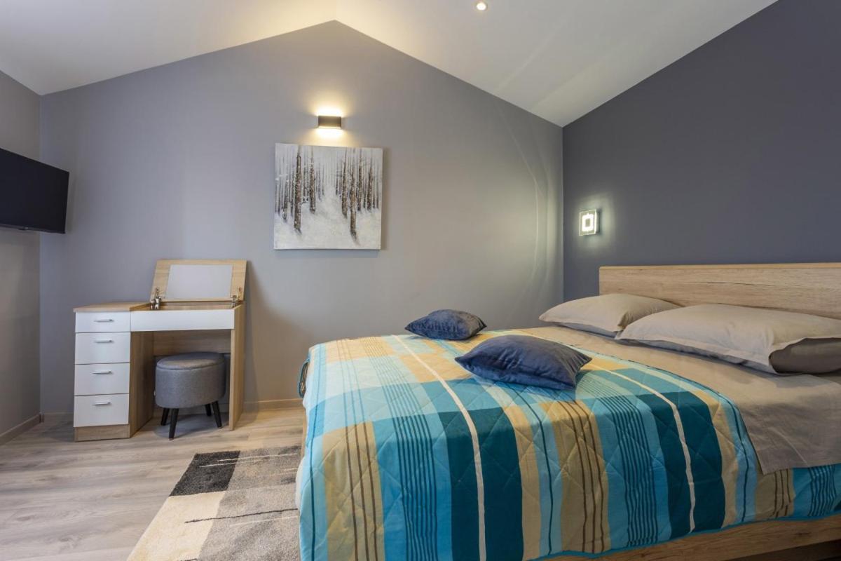 Villa Vita In Porec - Haus Fuer 6-8 Personen Kaštelir المظهر الخارجي الصورة