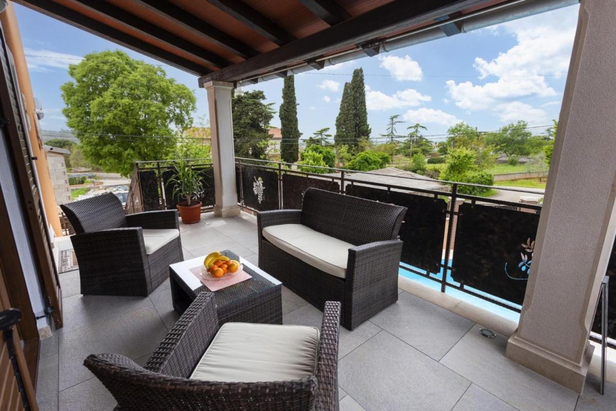Villa Vita In Porec - Haus Fuer 6-8 Personen Kaštelir المظهر الخارجي الصورة